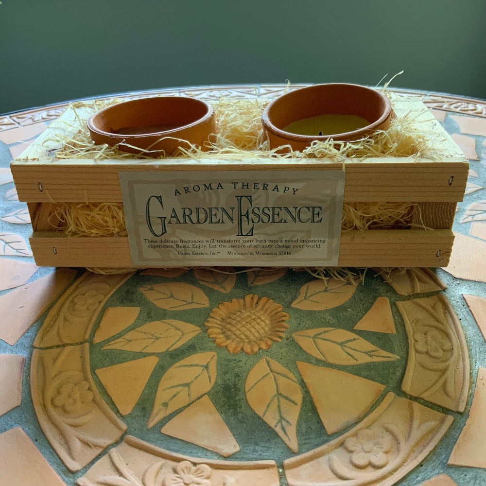 Garden Essence Aroma Therapy Candle Set in Mini Crate - Picture 1 of 9